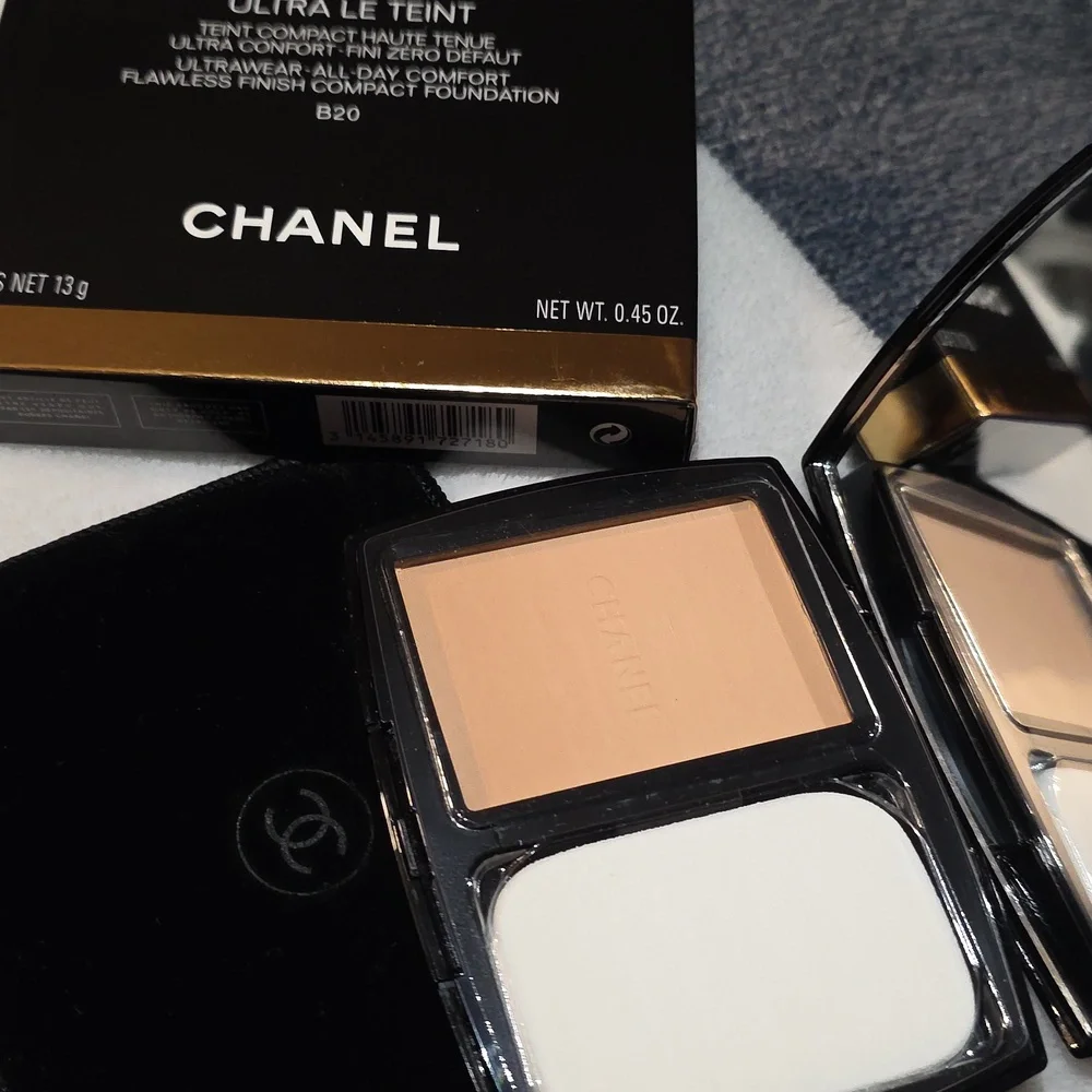 New~CHANEL ULTRA LE TEINT Ultrawear All-Day Comfort Flawless Finish Compact B20